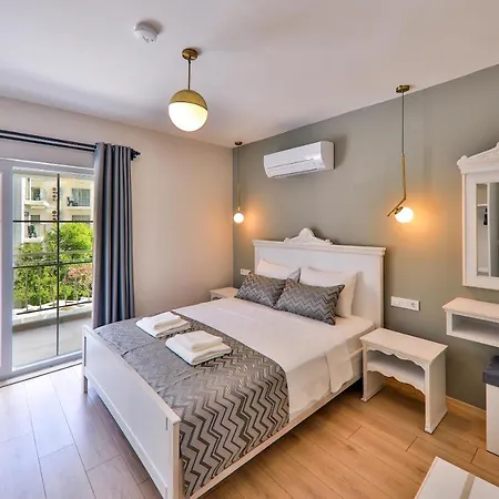 Hotel Lora