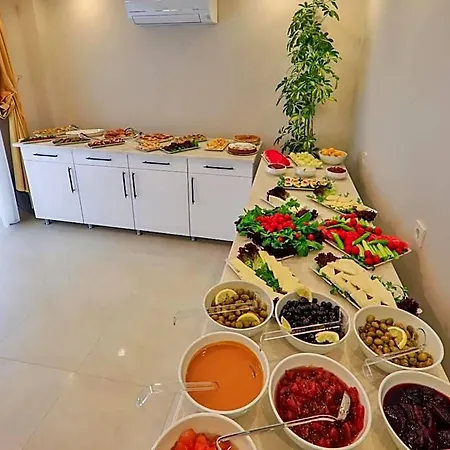 Lora فندق كاس