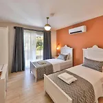 Hotel Lora